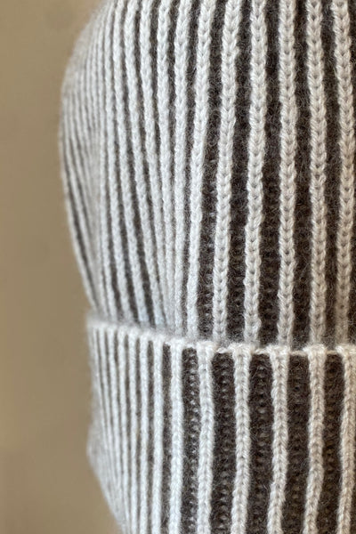 Bonnet rayé en cachemire Taupe