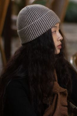 Bonnet rayé en cachemire Taupe
