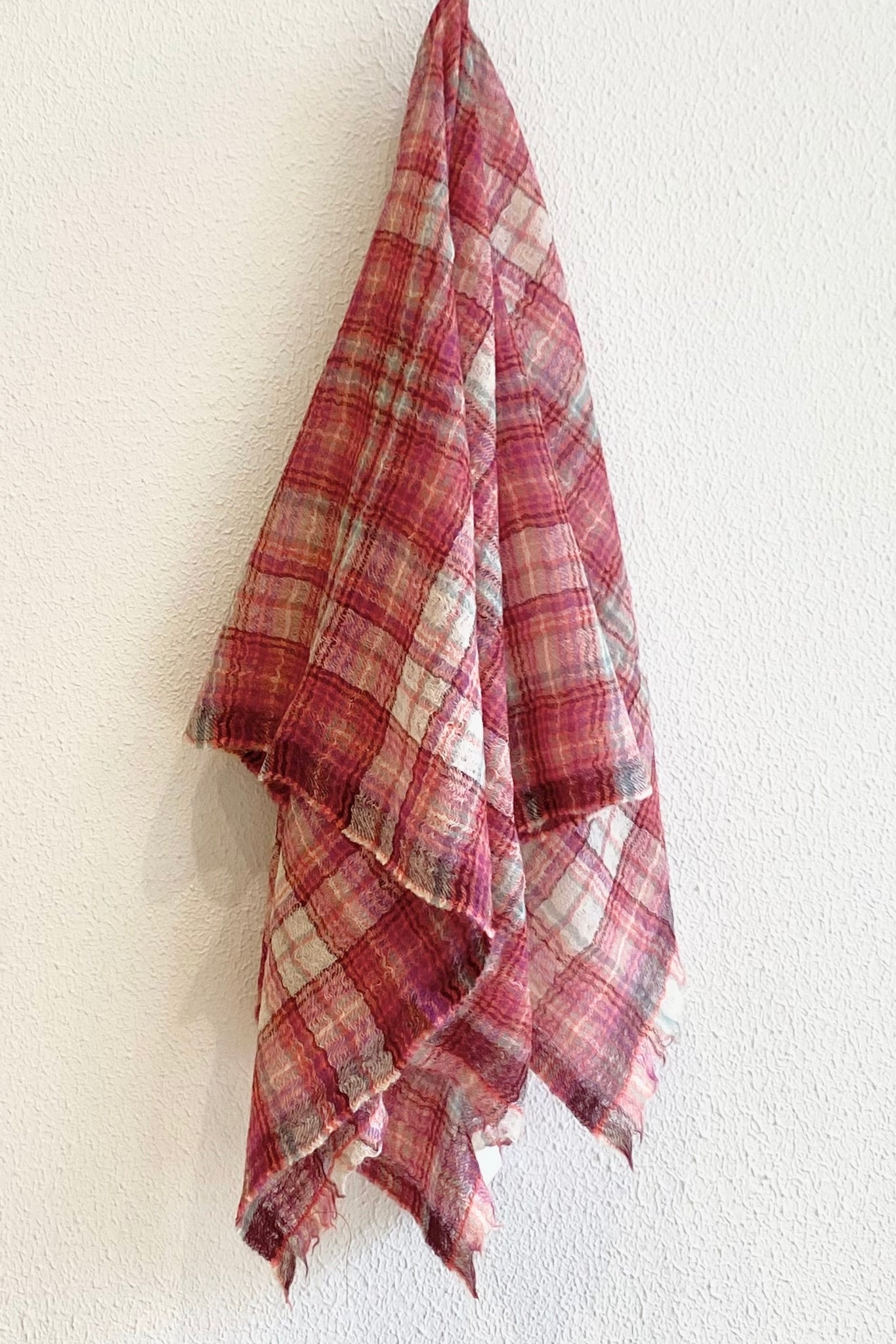 Écharpe tissée à carreaux Azalea