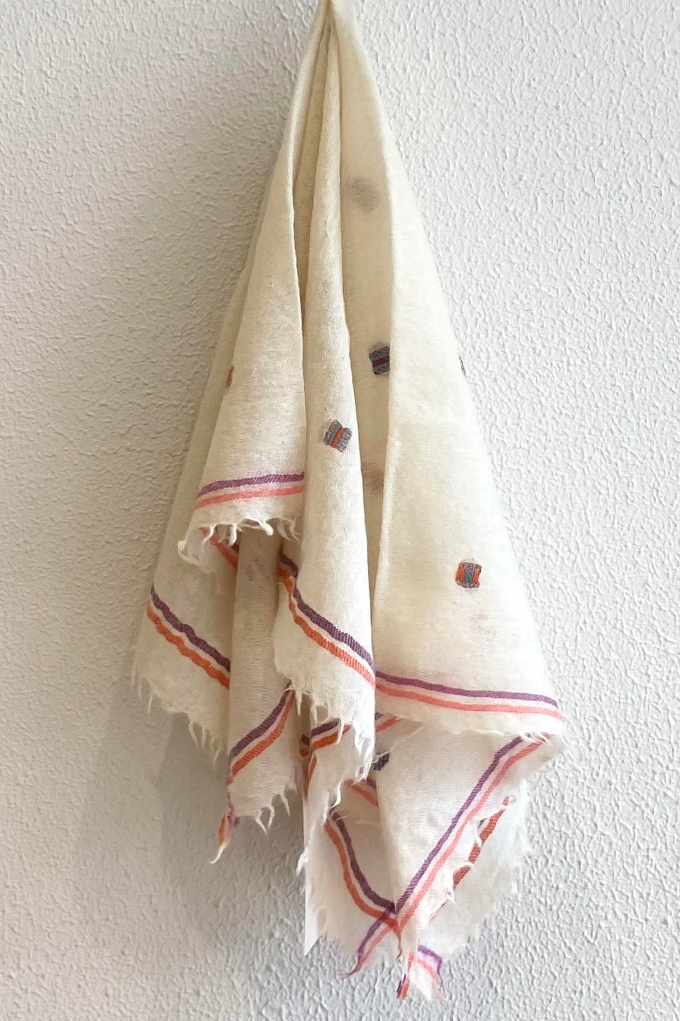 Écharpe brodée Ecru