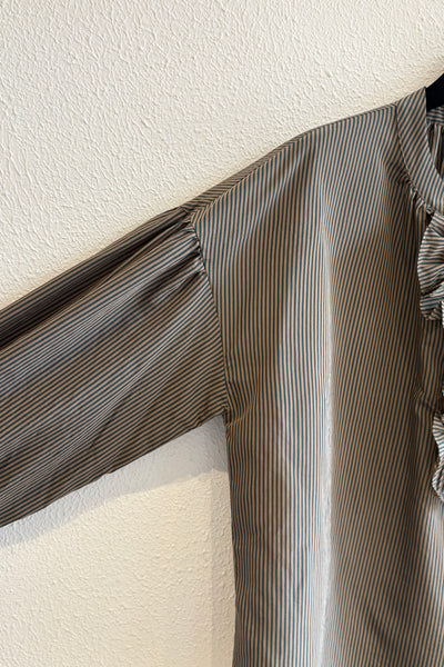 Blouse à fines rayures