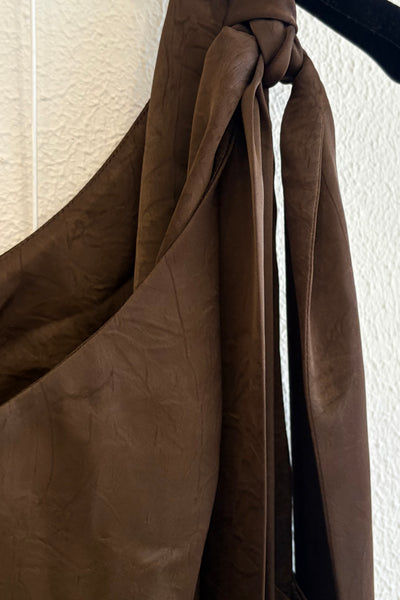 Robe asymétrique en satin