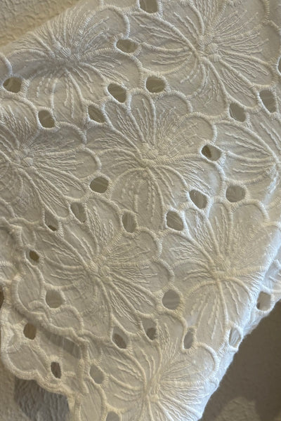 Robe en broderie anglaise