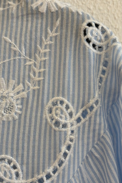 Blouse rayée brodée