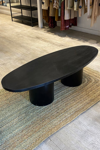 Table ovale en bois noir