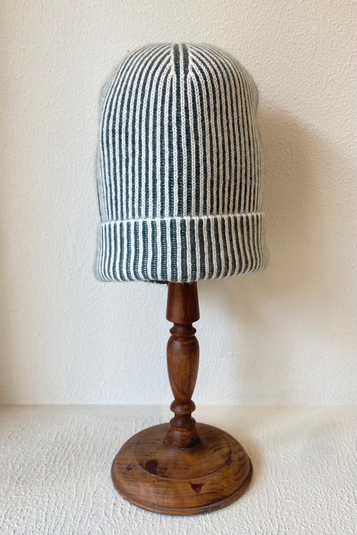 Bonnet rayé en cachemire Vert